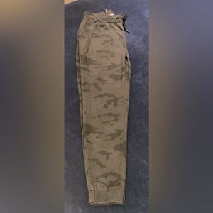 Bluenotes Men’s Skinny Joggers Pants , Size Medium , Colour Grey camouflage